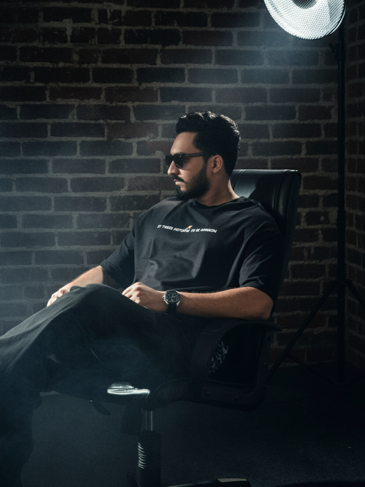 Fish conceptual - Oversized T-shirt - Black